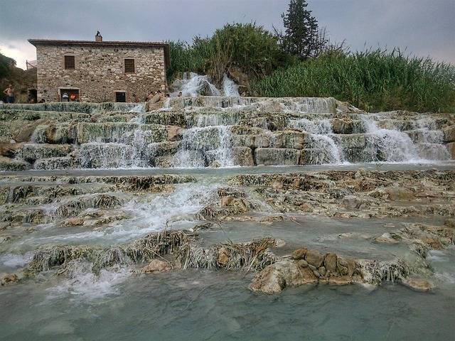 niksy saturnia 986581 640