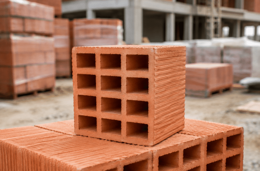  Mattone forato 8x25x25: caratteristiche, utilizzi e differenze con altri formati